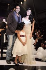 Dia Mirza, Rocky S walk the ramp for Rocky S at Kids Fashion Week day 1 on 17th Jan 2012 (61).JPG